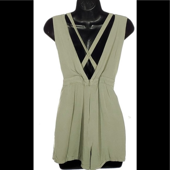 F21 sexy deep V playsuit - Picture 2 of 7